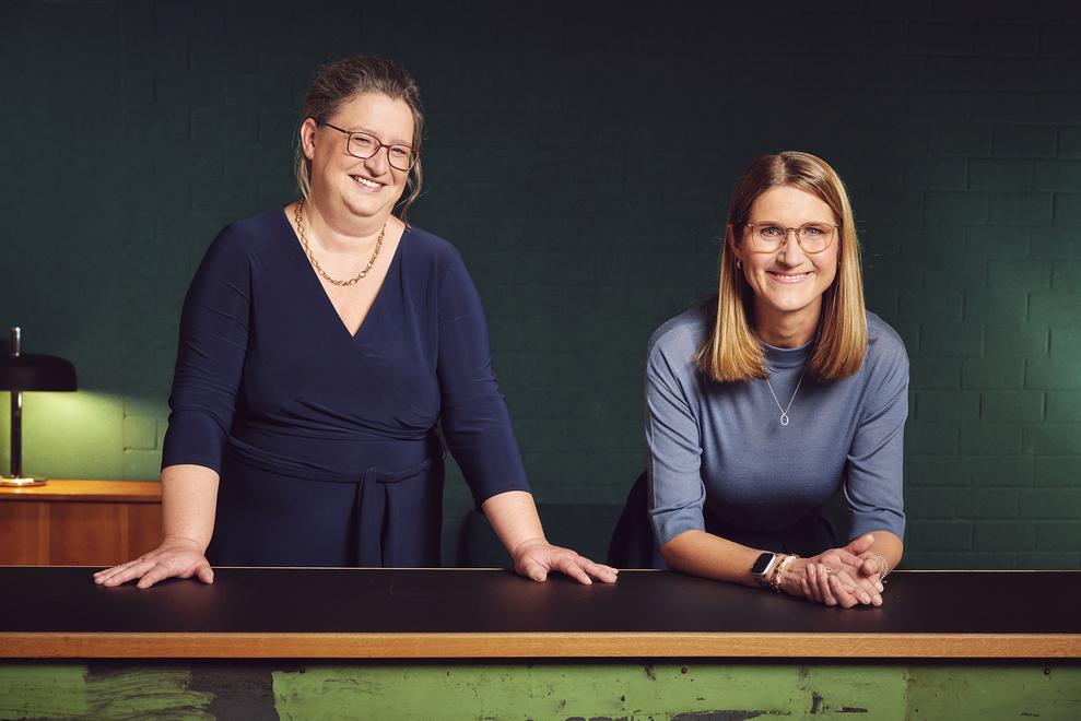 Bei der Otto-Group bernehmen die Frauen das Ruder:  Petra Scharner-Wolff (52) und  Katy Roewer (48) (Bild: Otto Group)