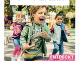 Das Cover des letzten Herbst-Katalogs zeigt freudestrahlende Kinder. (Bild: HABA Sales GmbH & Co. KG, Scan: Michael Jansen)