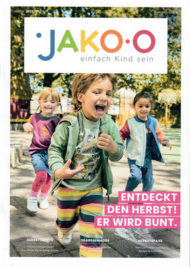 Das Cover des letzten Herbst-Katalogs zeigt freudestrahlende Kinder. (Bild: HABA Sales GmbH & Co. KG, Scan: Michael Jansen)